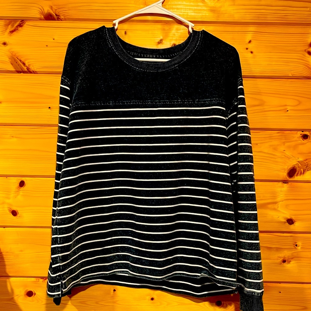Size XL sweatshirt material. Very comfortable!